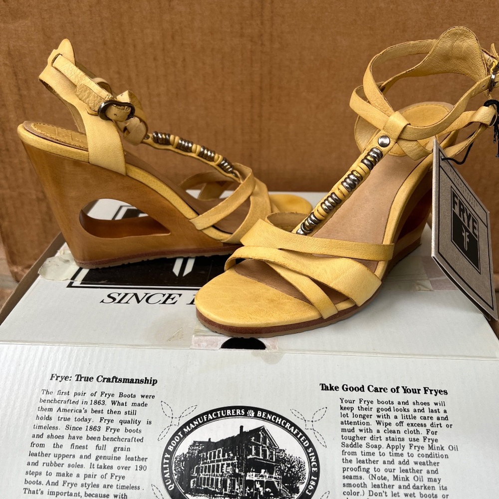 FRYE Annabelle Metal T Wedge Sandal